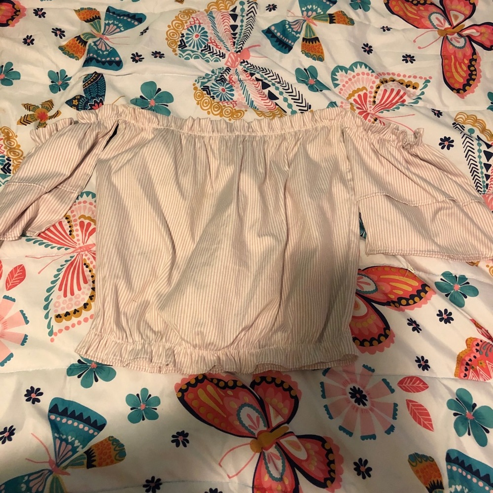 baby pink crop top .